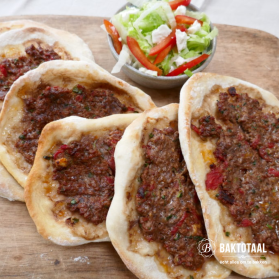 Turkse pizza (lahmacun) recept
